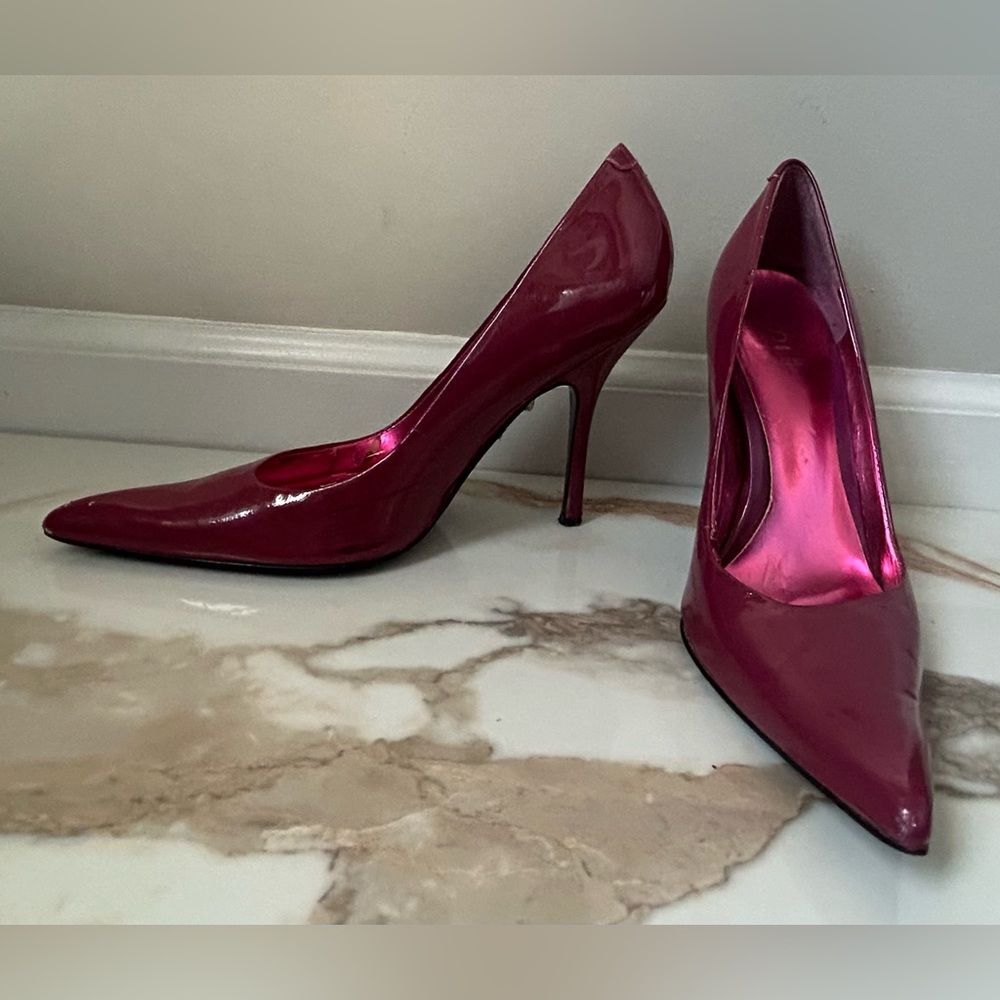 Bakers Pumps Magenta Dramatic Pointed Toe 4" Heels size 5.5